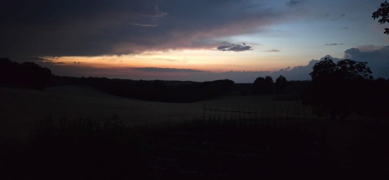 Coucher de soleil sur les champs du Lot-et-Garonne